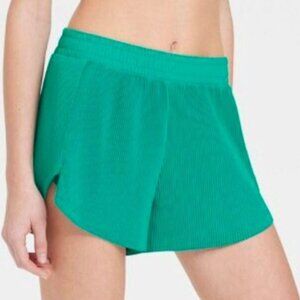 All In Motion green pleated mid-rise gym shorts XL mid-rise lined